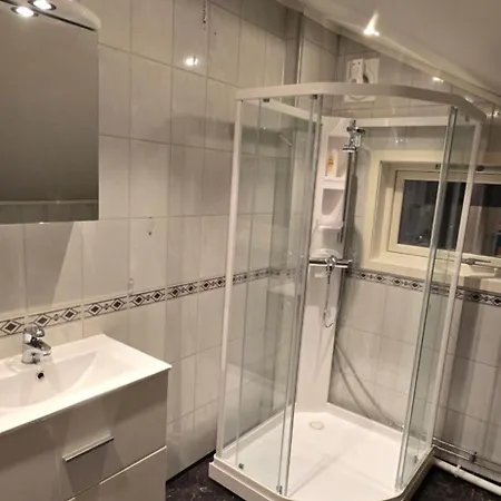 1 Room In The Yellow House, Close To Airport & Lofoten Evenskjer Exterior photo