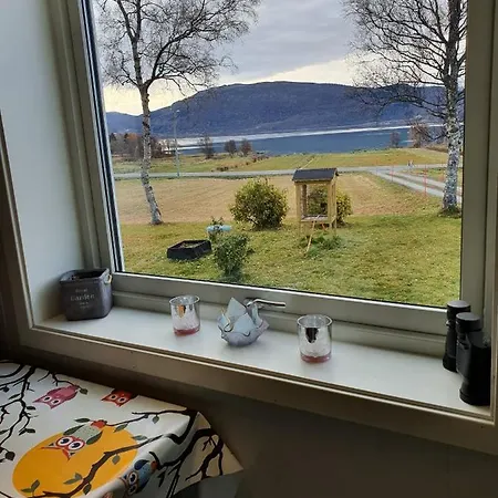 1 Room In The Yellow House, Close To Airport & Lofoten Evenskjer Exterior photo