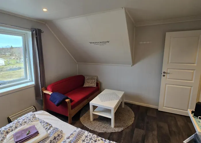1 Room In The Yellow House, Close To Airport & Lofoten