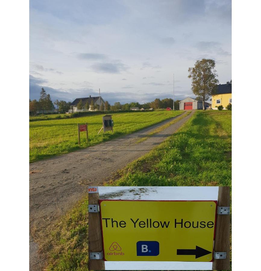 1 In The Yellow House, Close To Airport & Lofoten Privat bolig *