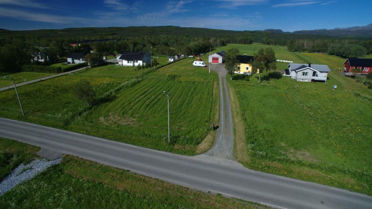 1 In The Yellow House, Close To Airport & Lofoten Homestay