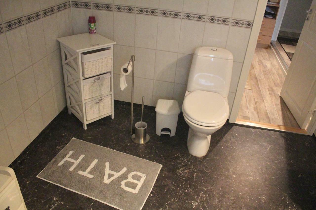 Privat bolig 1 In The Yellow House, Close To Airport & Lofoten