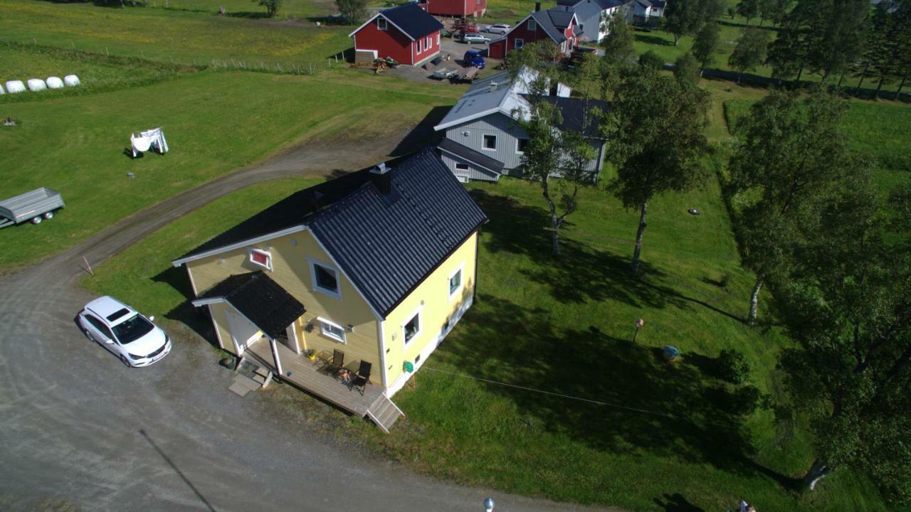 Homestay 1 In The Yellow House, Close To Airport & Lofoten Evenskjer