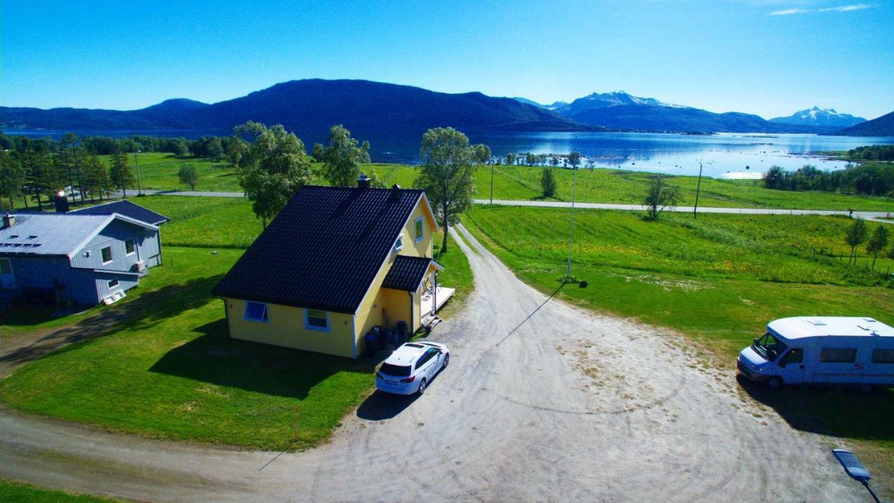 Homestay 1 In The Yellow House, Close To Airport & Lofoten